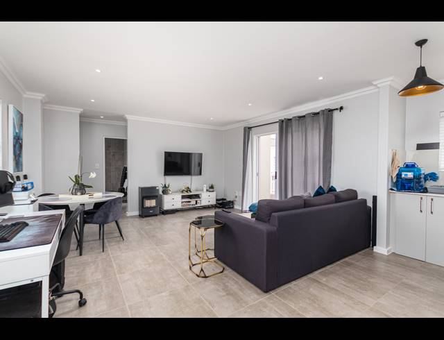 1 BEDROOM SECTIONAL TITLE SOLD IN SUNNINGDALE
